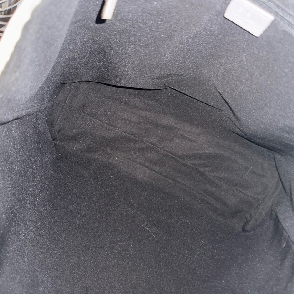 ✨Authentic ✨ Gucci Shimmering Silver Tote Bag - Picture 9 of 16